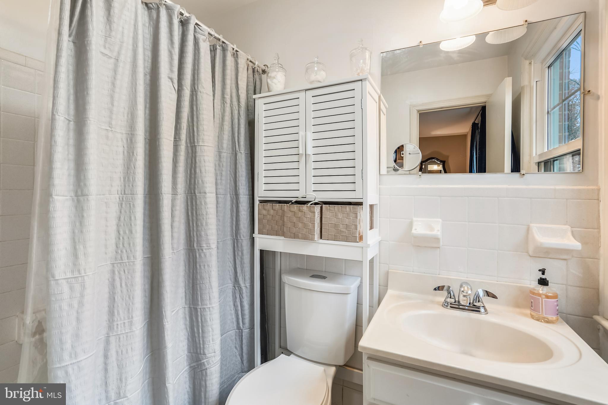 2420 Bramblebush Court Reston, VA 20191 - Photo 21 of 45 Bathroom #1