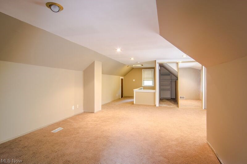 1543 Middleton Road Cleveland, OH 44121 - Photo 14 of 18