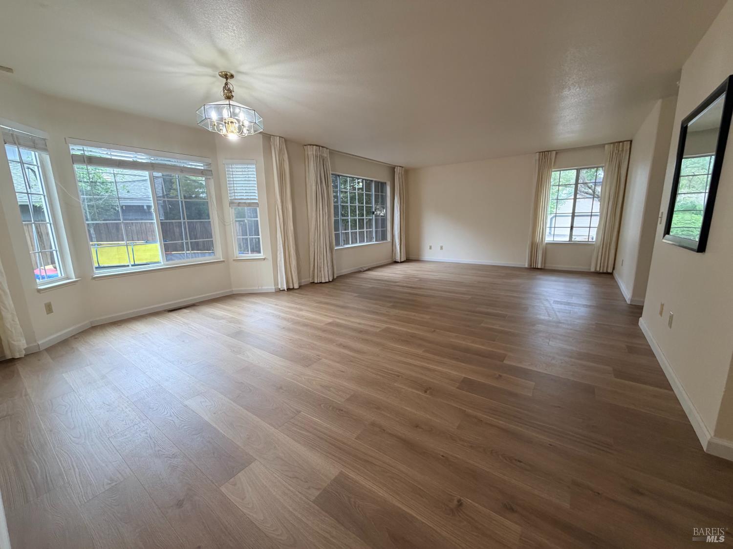 1195 Exeter Drive Santa Rosa, CA 95401 - Photo 5 of 28