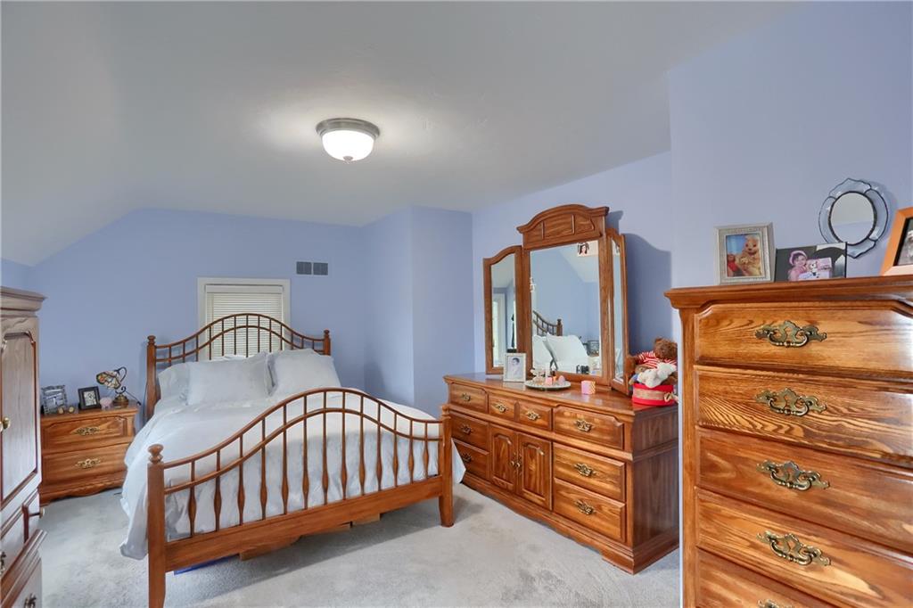19 Marquette Road Pittsburgh, PA 15229 - Photo 29 of 38 a bedroom with a bed and a dresser