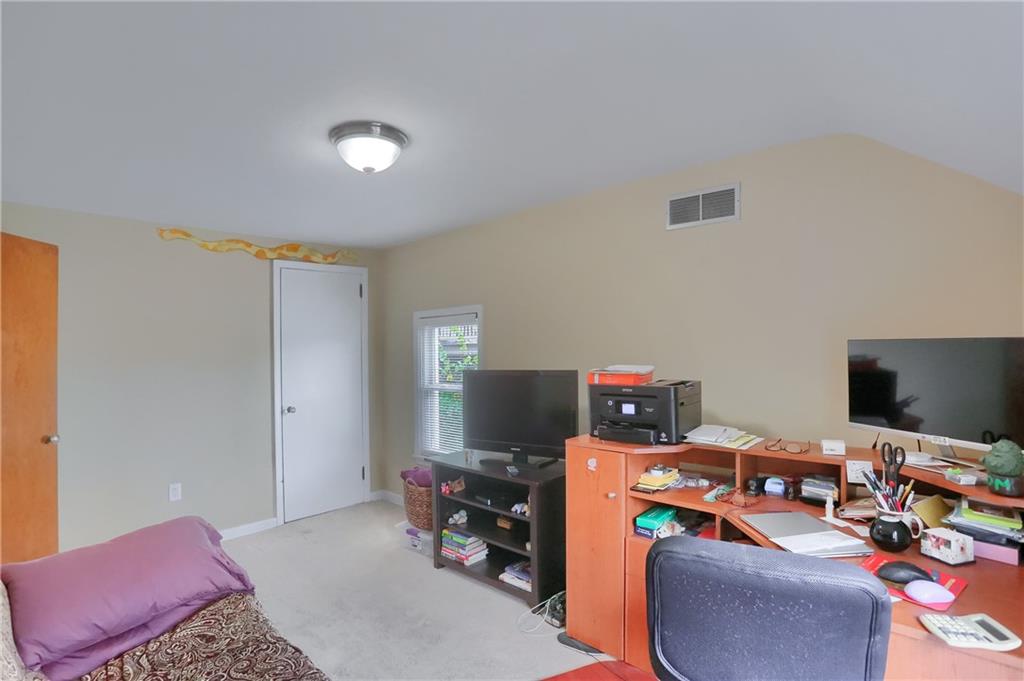 19 Marquette Road Pittsburgh, PA 15229 - Photo 33 of 38 a bedroom with a workspace