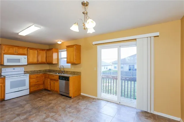 $1,975 | 1507 Northwest High View Drive, Grain Valley, MO 64029