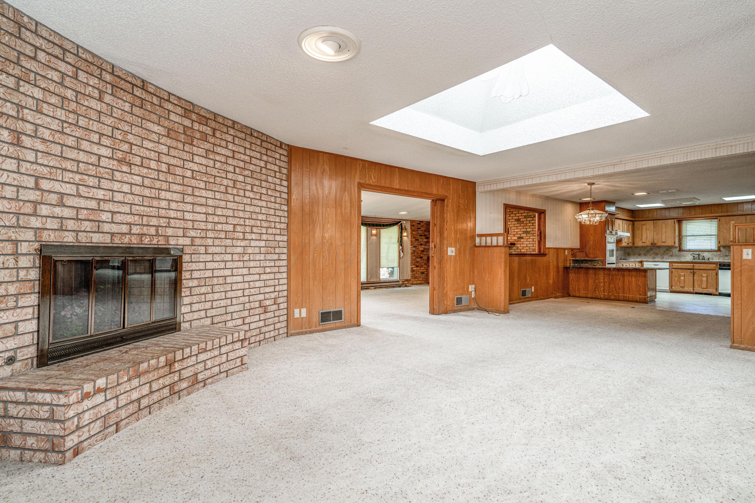 400 Phillips Drive Dumas, TX 79029 - Photo 11 of 43 400 Phillips-13 LR 1