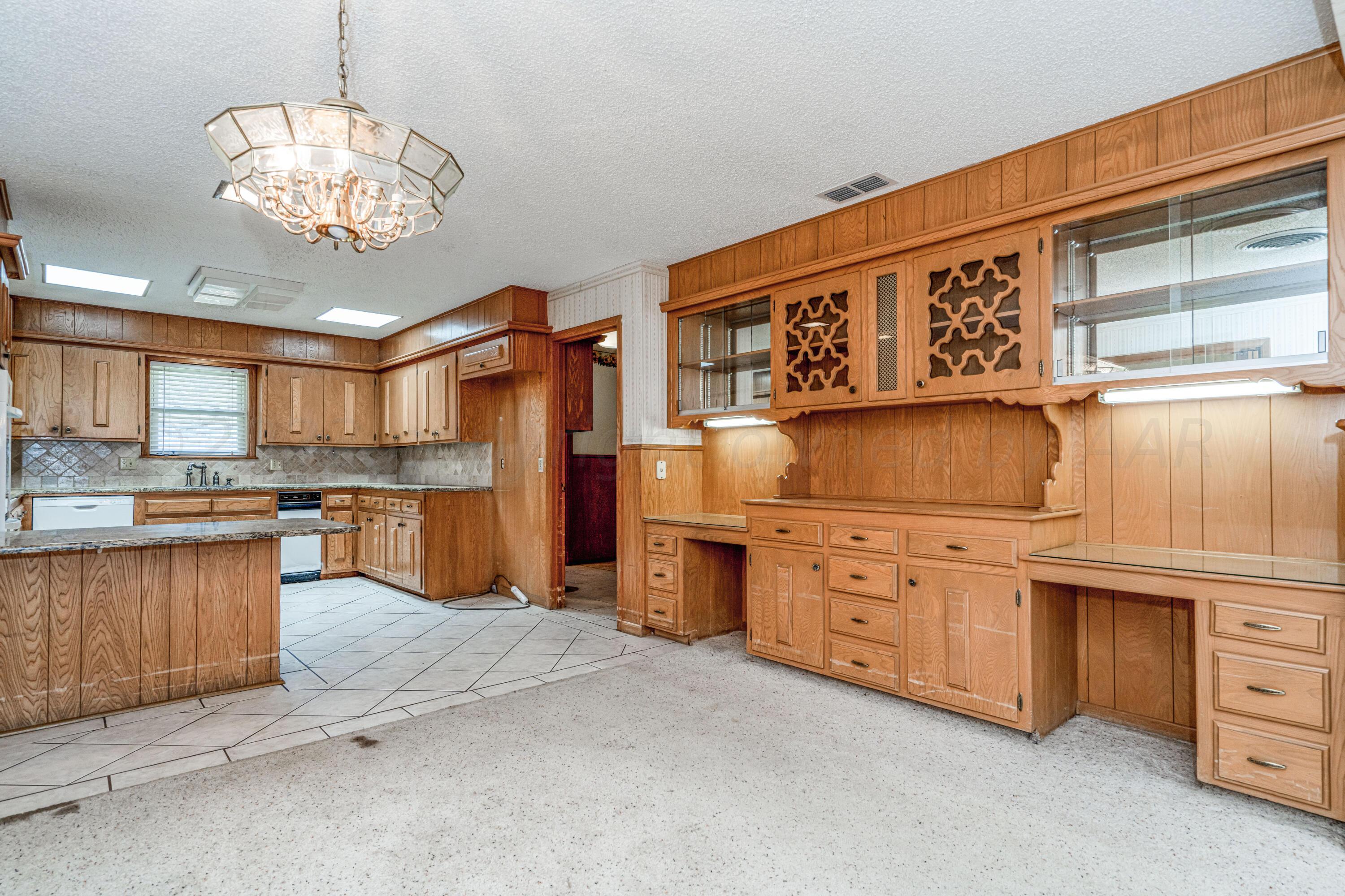 400 Phillips Drive Dumas, TX 79029 - Photo 12 of 43 400 Phillips-14 DINING ROOM