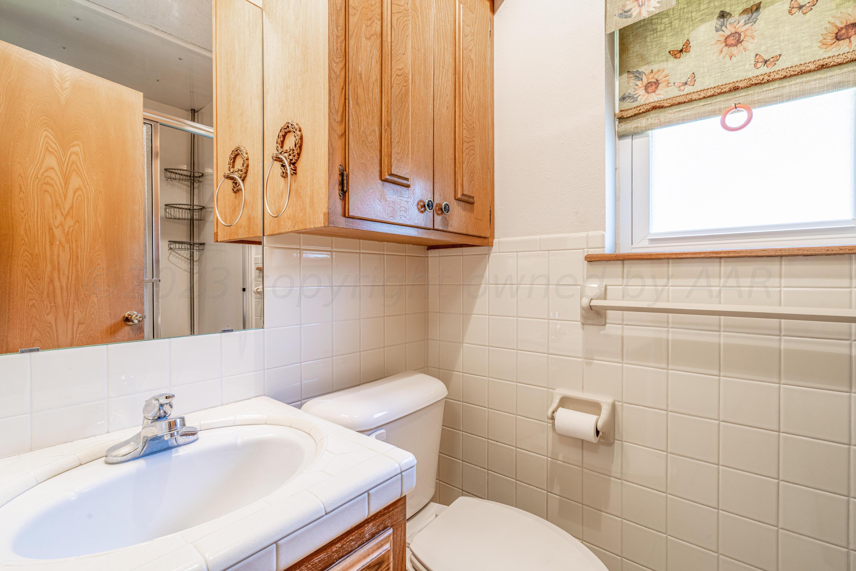 400 Phillips Drive Dumas, TX 79029 - Photo 19 of 43 400 Phillips-22 BATHROOM 1
