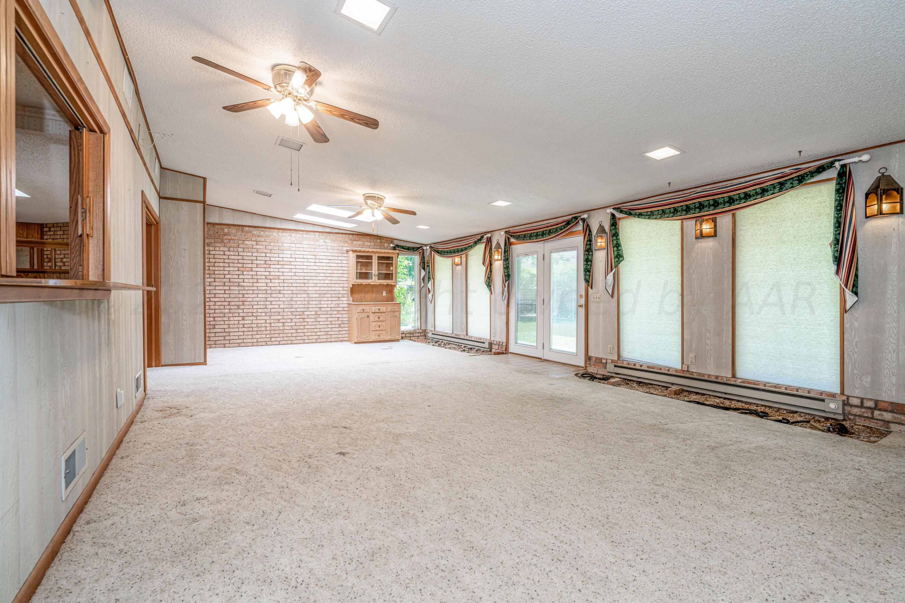 400 Phillips Drive Dumas, TX 79029 - Photo 23 of 43 400 Phillips-26 LR 2