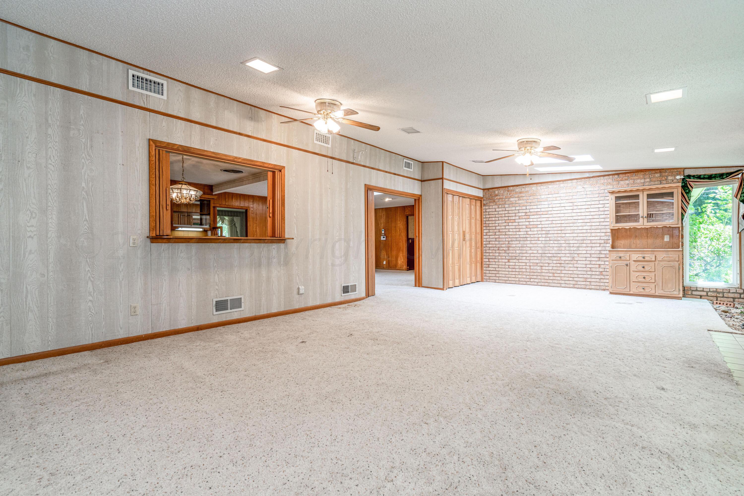 400 Phillips Drive Dumas, TX 79029 - Photo 24 of 43 400 Phillips-27 LR 2