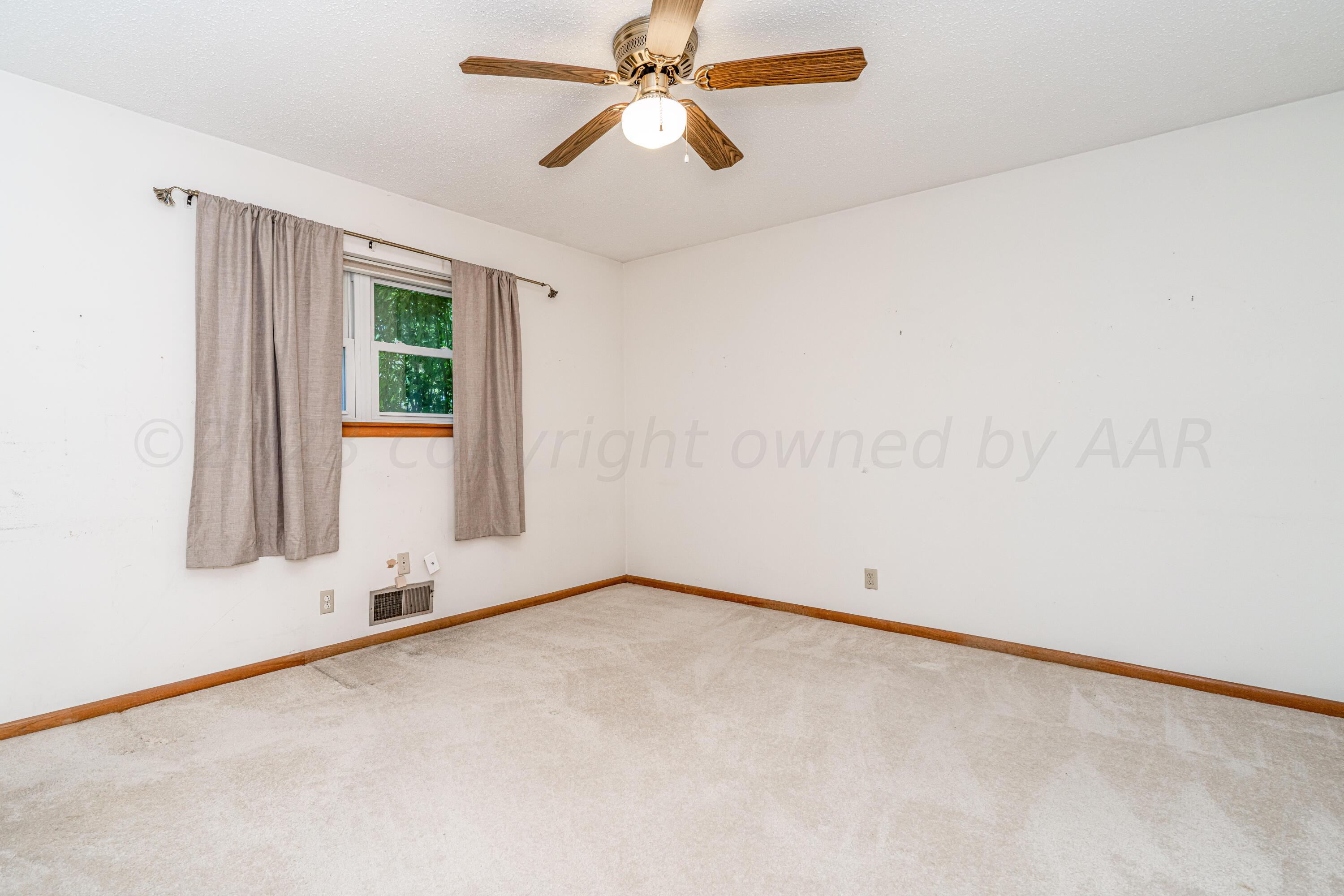 400 Phillips Drive Dumas, TX 79029 - Photo 29 of 43 400 Phillips-33 BDRM 2