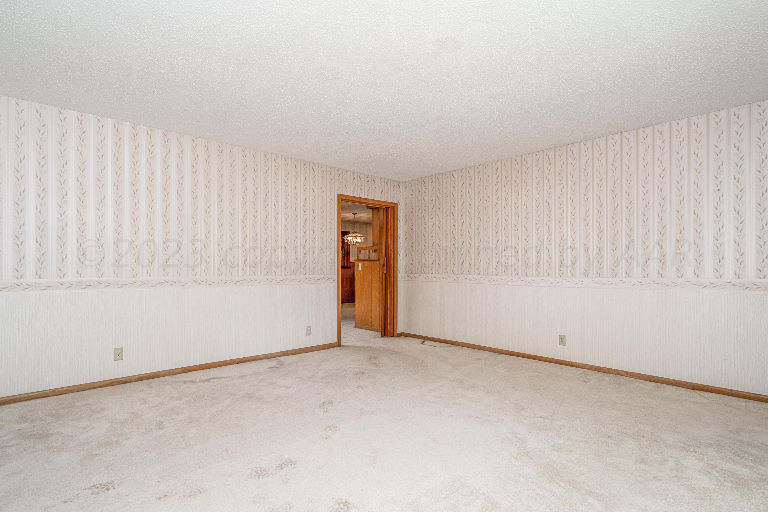 400 Phillips Drive Dumas, TX 79029 - Photo 4 of 43 400 Phillips-9 FRONT ROOM