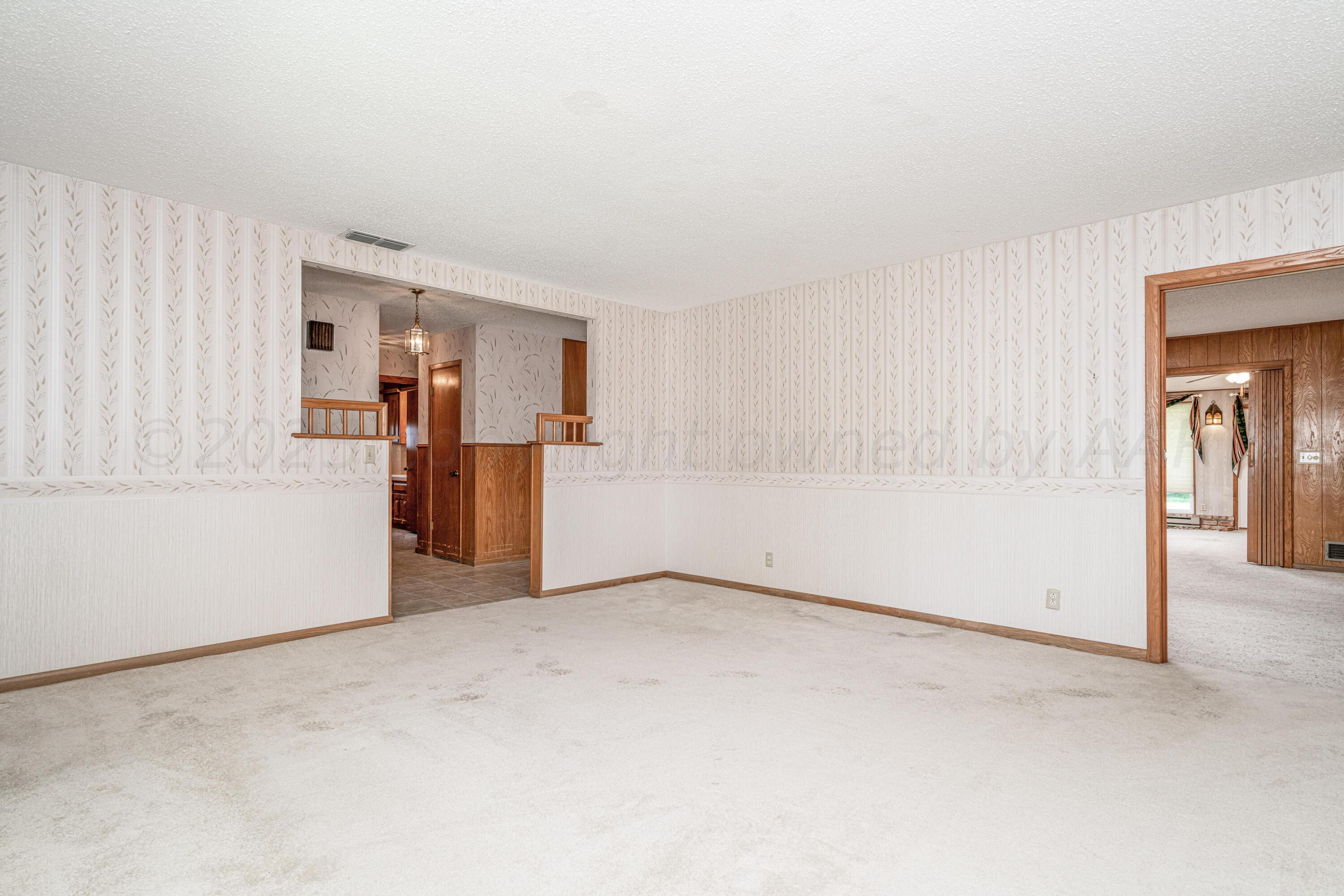 400 Phillips Drive Dumas, TX 79029 - Photo 8 of 43 400 Phillips-10 FRONT ROOM