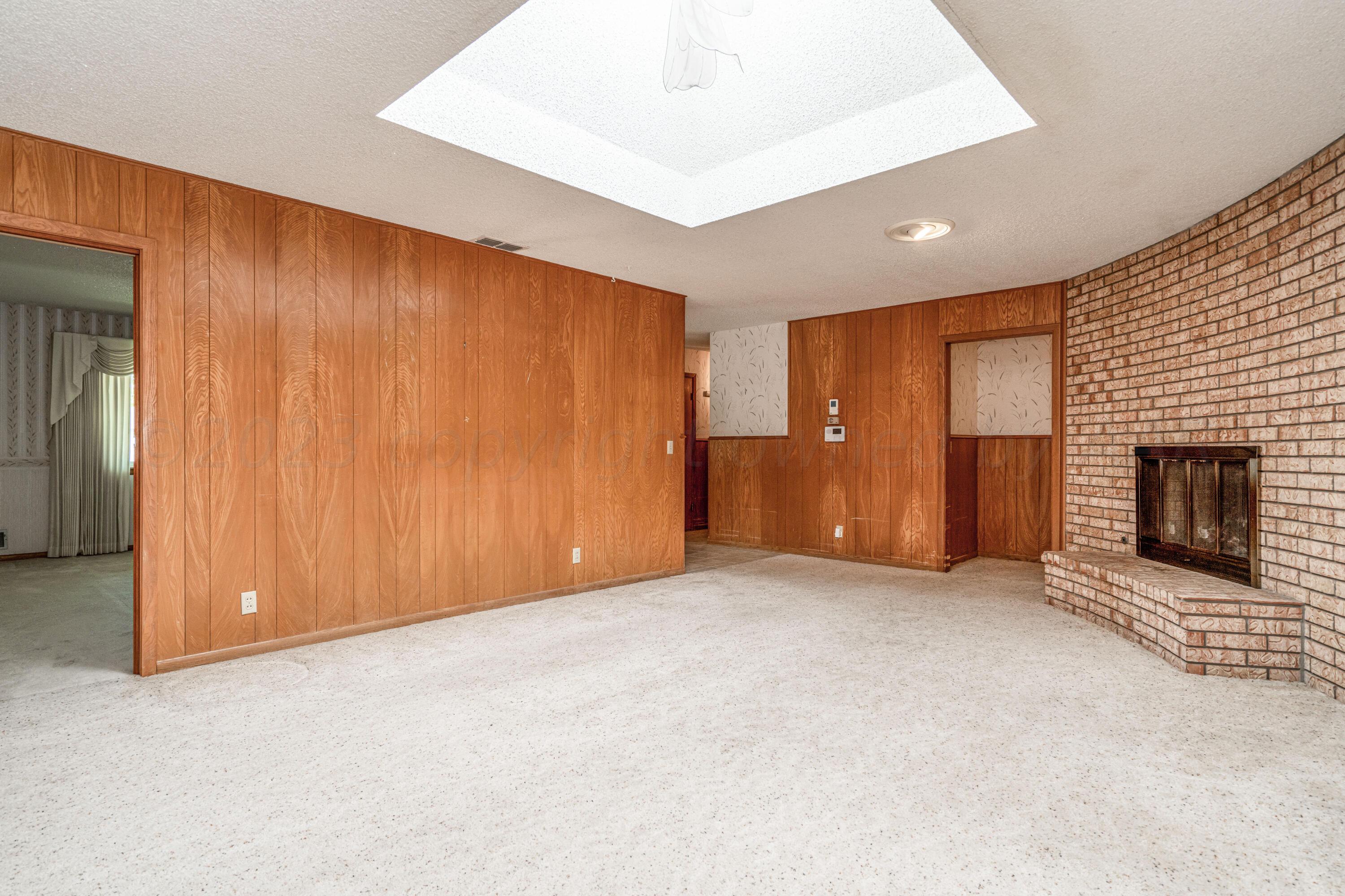 400 Phillips Drive Dumas, TX 79029 - Photo 10 of 43 400 Phillips-12 LR 1