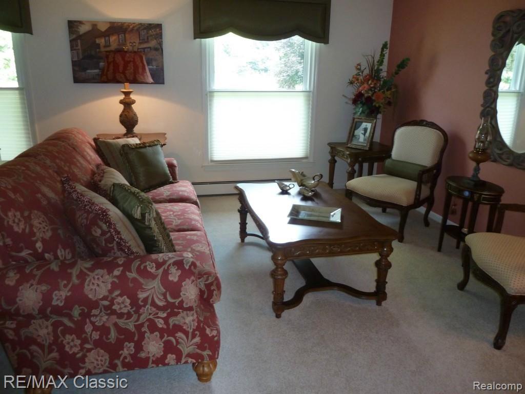 33745 Quaker Valley Road Farmington, MI 48331 - Photo 9 of 53 P1040610.jpg