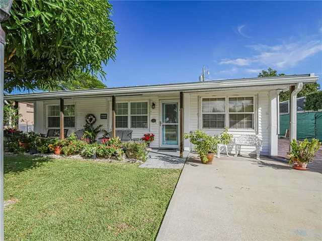 $2,000 | 1440 4th Court, Vero Beach, FL 32960