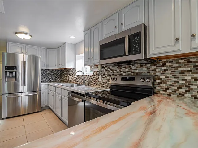 $2,000 | 1440 4th Court, Vero Beach, FL 32960