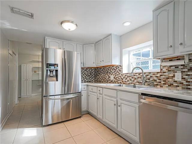 $2,000 | 1440 4th Court, Vero Beach, FL 32960