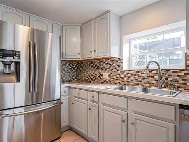 $2,000 | 1440 4th Court, Vero Beach, FL 32960