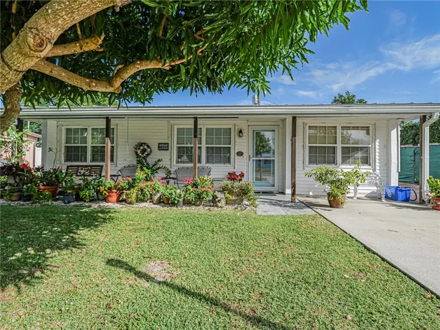 $2,000 | 1440 4th Court, Vero Beach, FL 32960