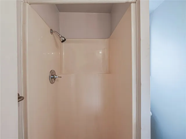 $2,000 | 1440 4th Court, Vero Beach, FL 32960