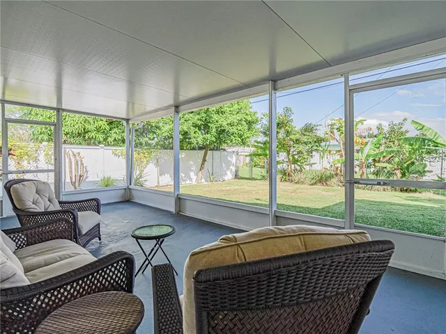 $2,000 | 1440 4th Court, Vero Beach, FL 32960