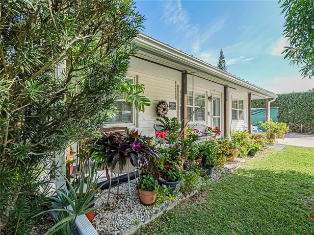 $2,000 | 1440 4th Court, Vero Beach, FL 32960