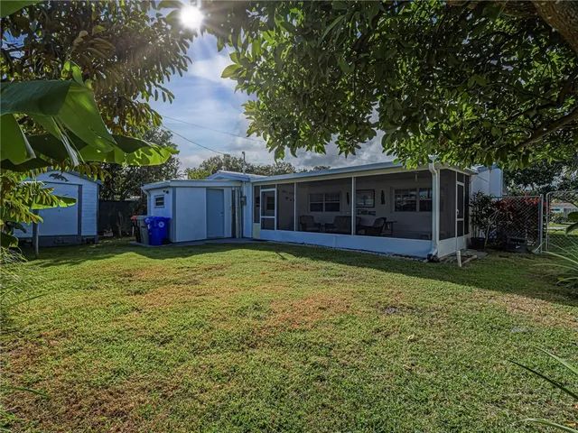 $2,000 | 1440 4th Court, Vero Beach, FL 32960