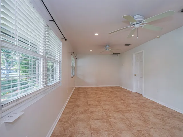 $2,000 | 1440 4th Court, Vero Beach, FL 32960