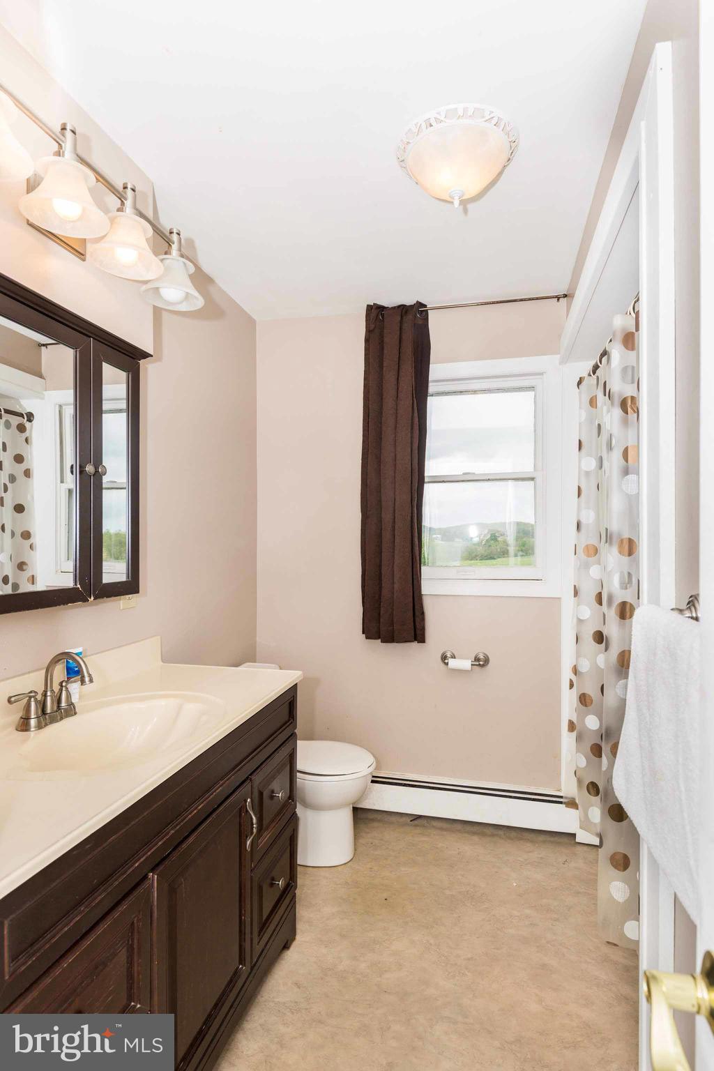 4243 Back Woods Road Westminster, MD 21158 - Photo 22 of 30 Bath