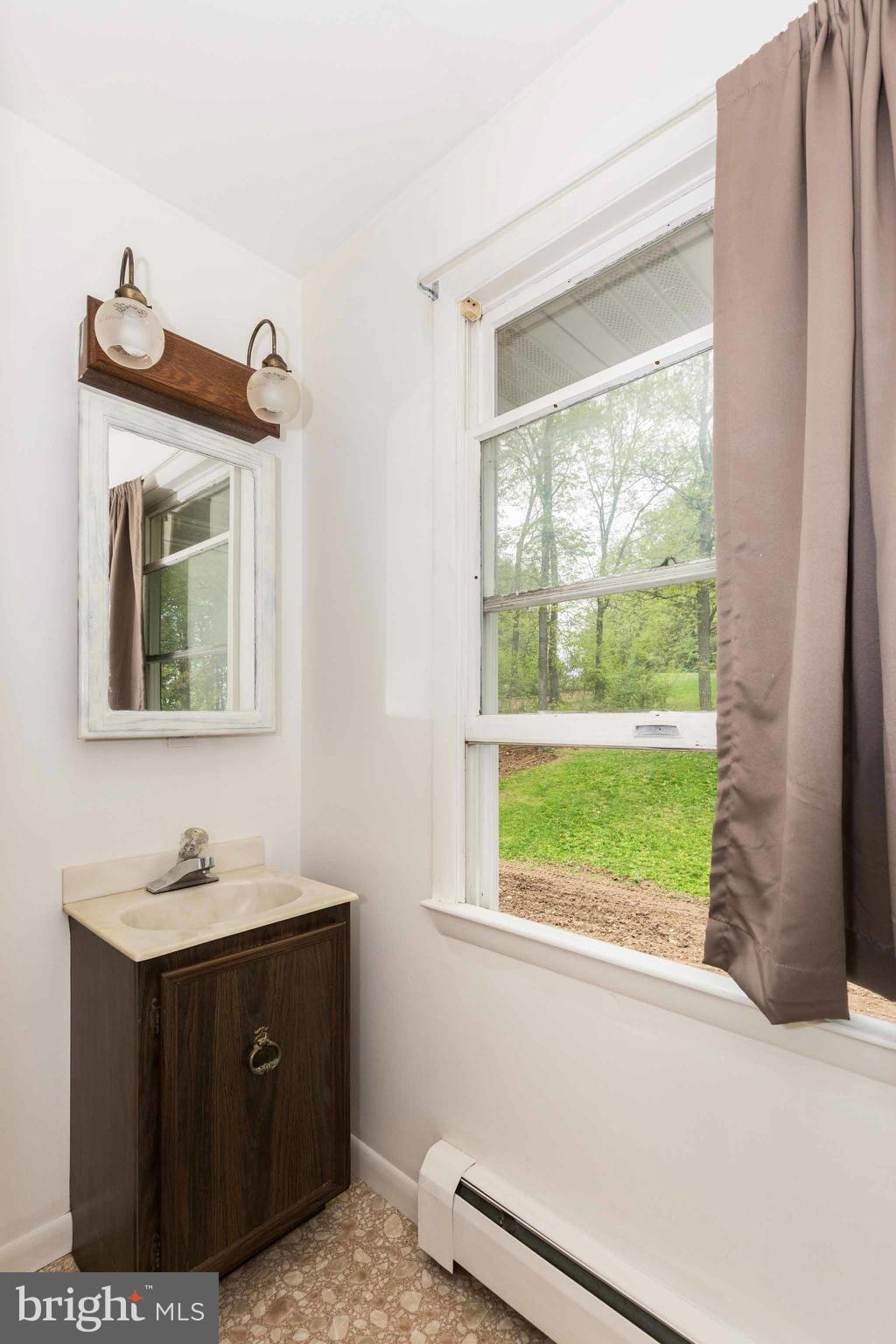 4243 Back Woods Road Westminster, MD 21158 - Photo 25 of 30 Bath