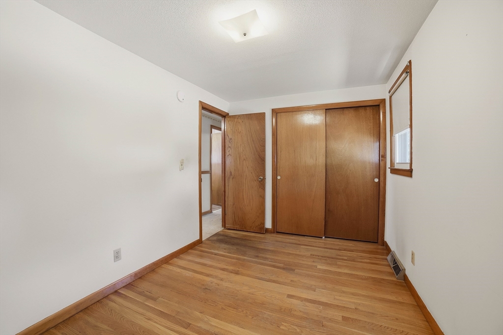 65 Clover Street Worcester, MA 01603 - Photo 16 of 25