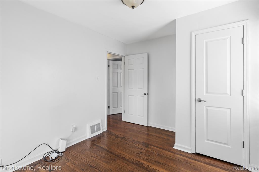 2120 Oxford Road Berkley, MI 48072 - Photo 18 of 42