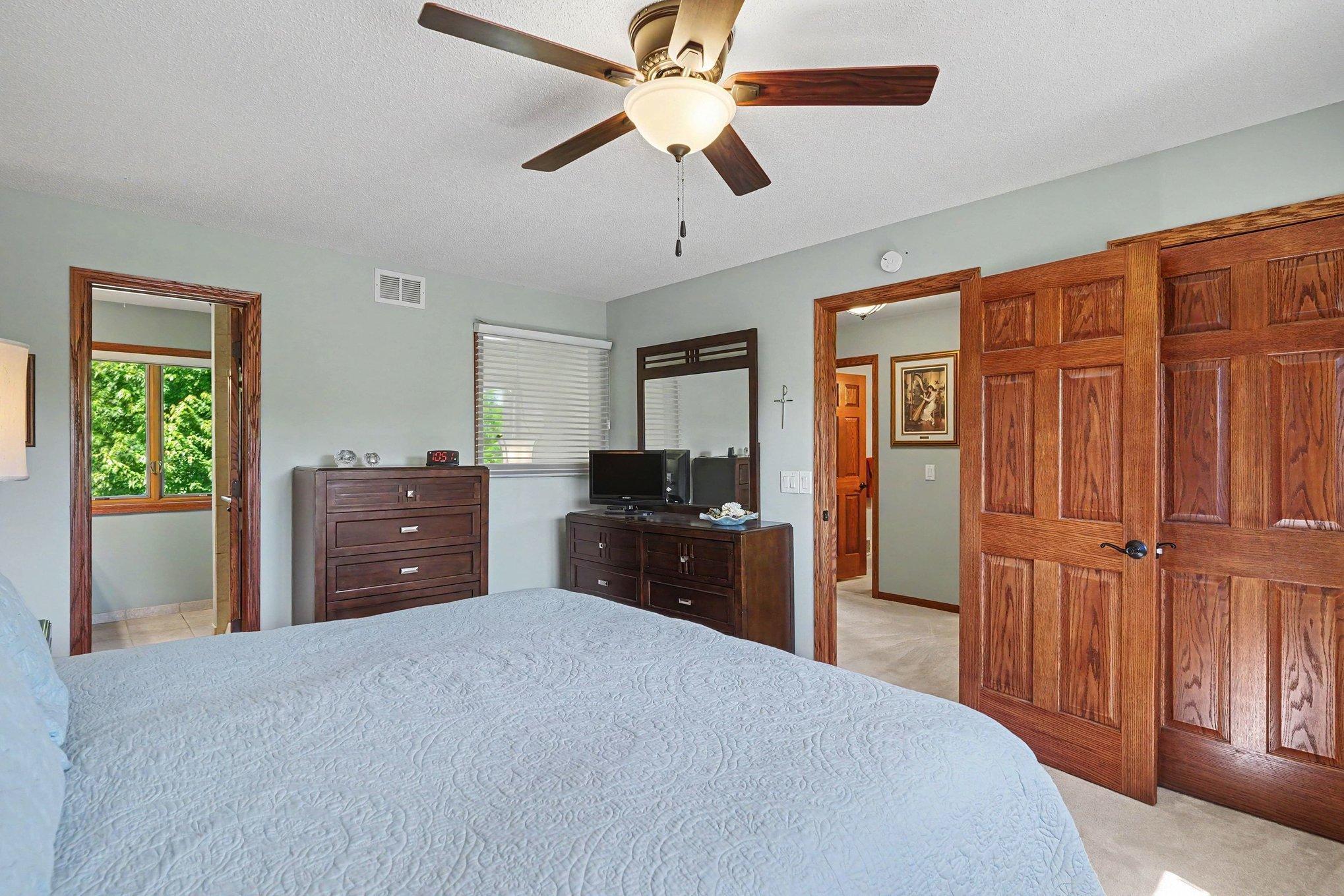 7016 Beacon Circle Eden Prairie, MN 55346 - Photo 18 of 34