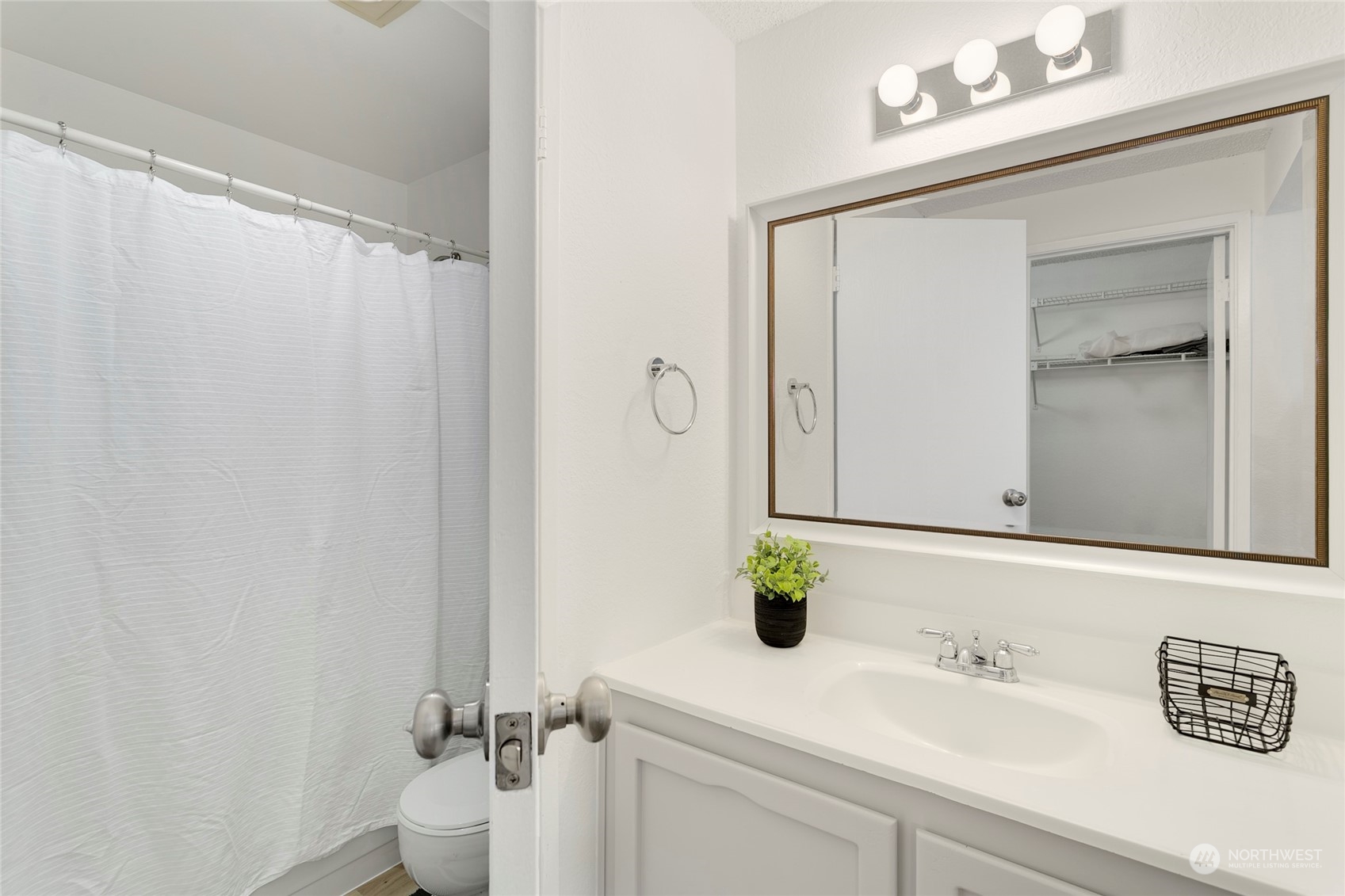 820 Cady Road, Unit J205 Everett, WA 98203 - Photo 17 of 24 Gallery Image 17