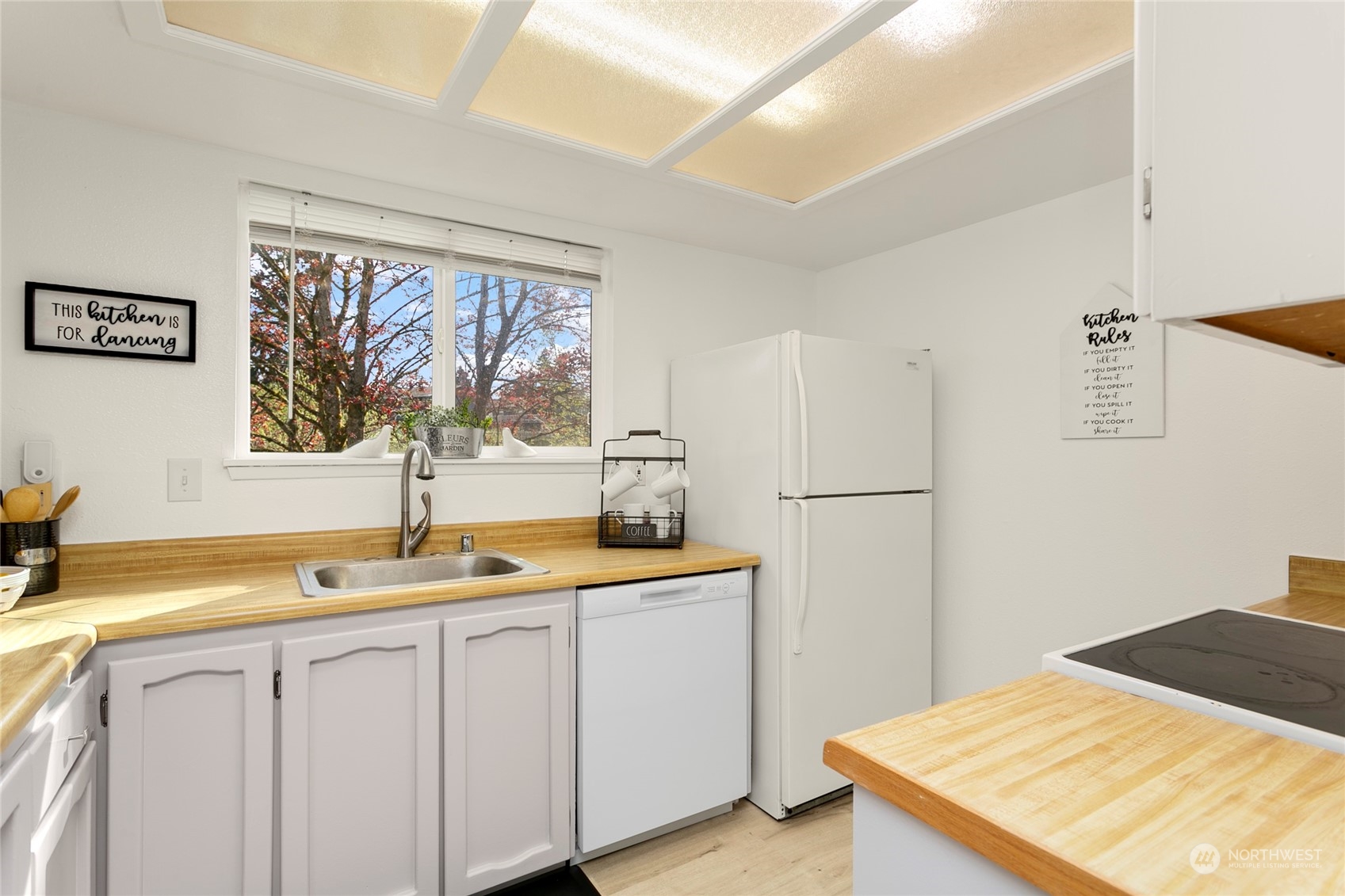 820 Cady Road, Unit J205 Everett, WA 98203 - Photo 8 of 24 Gallery Image 8