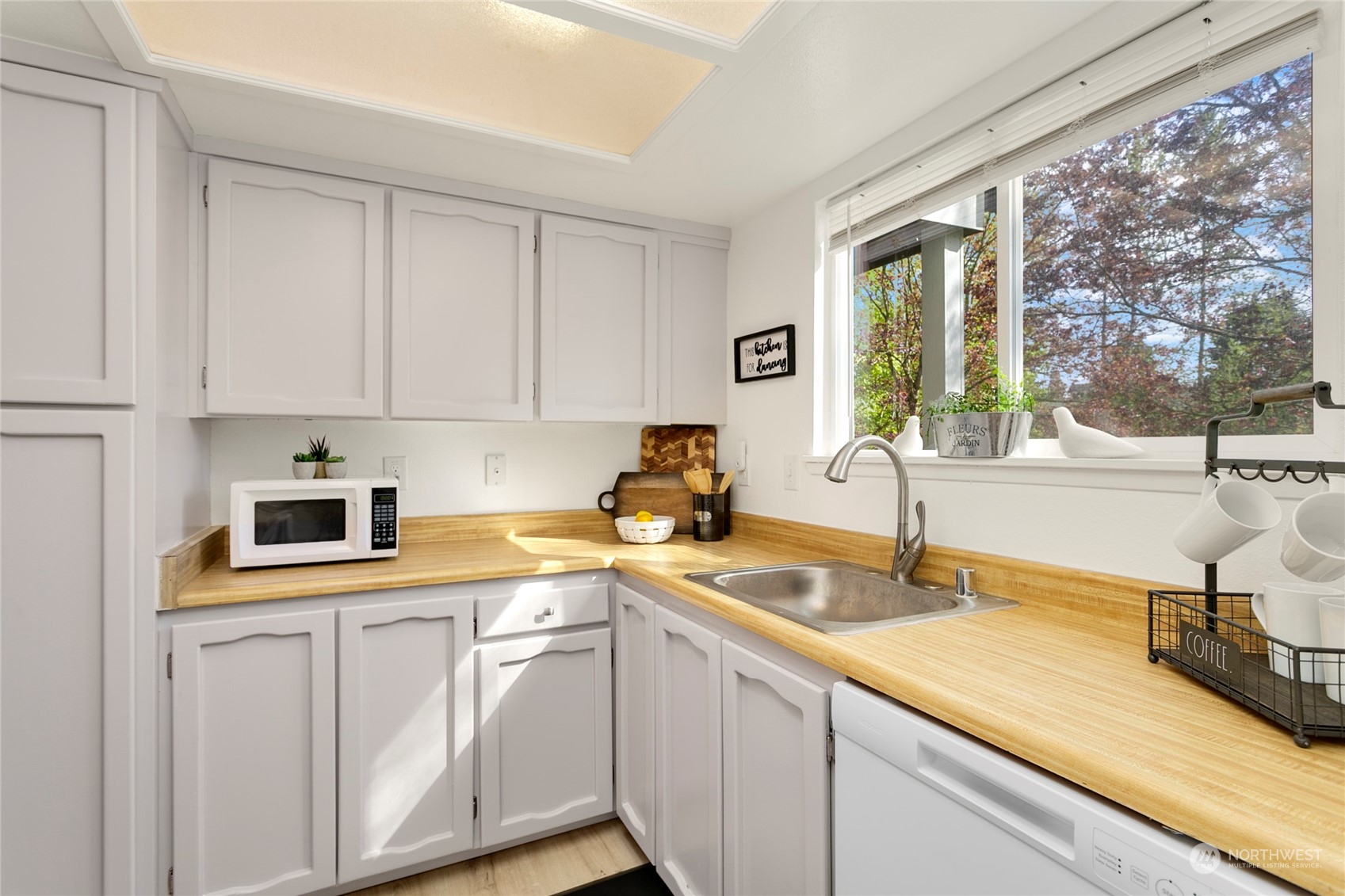 820 Cady Road, Unit J205 Everett, WA 98203 - Photo 9 of 24 Gallery Image 9