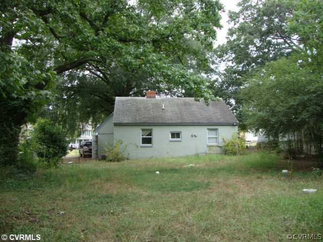 4404 Warwick Road Richmond, VA 23234 - Photo 3 of 8 Exterior Back