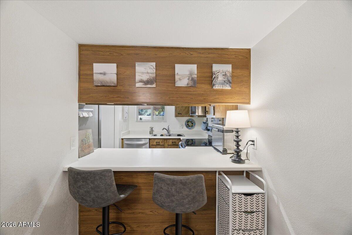 4150 East Cactus Road, Unit 120 Phoenix, AZ 85032 - Photo 10 of 42 10-Breakfast Bar