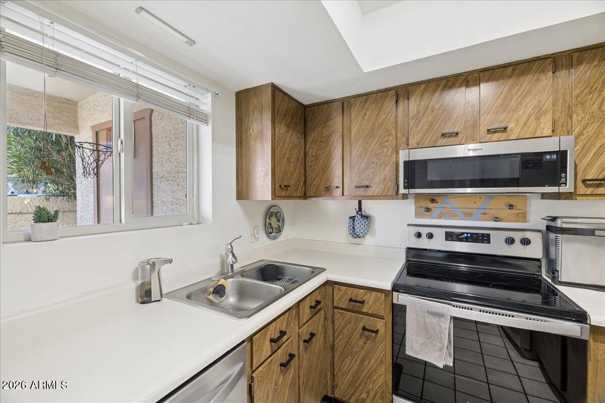 4150 East Cactus Road, Unit 120 Phoenix, AZ 85032 - Photo 2 of 42 02-Kitchen