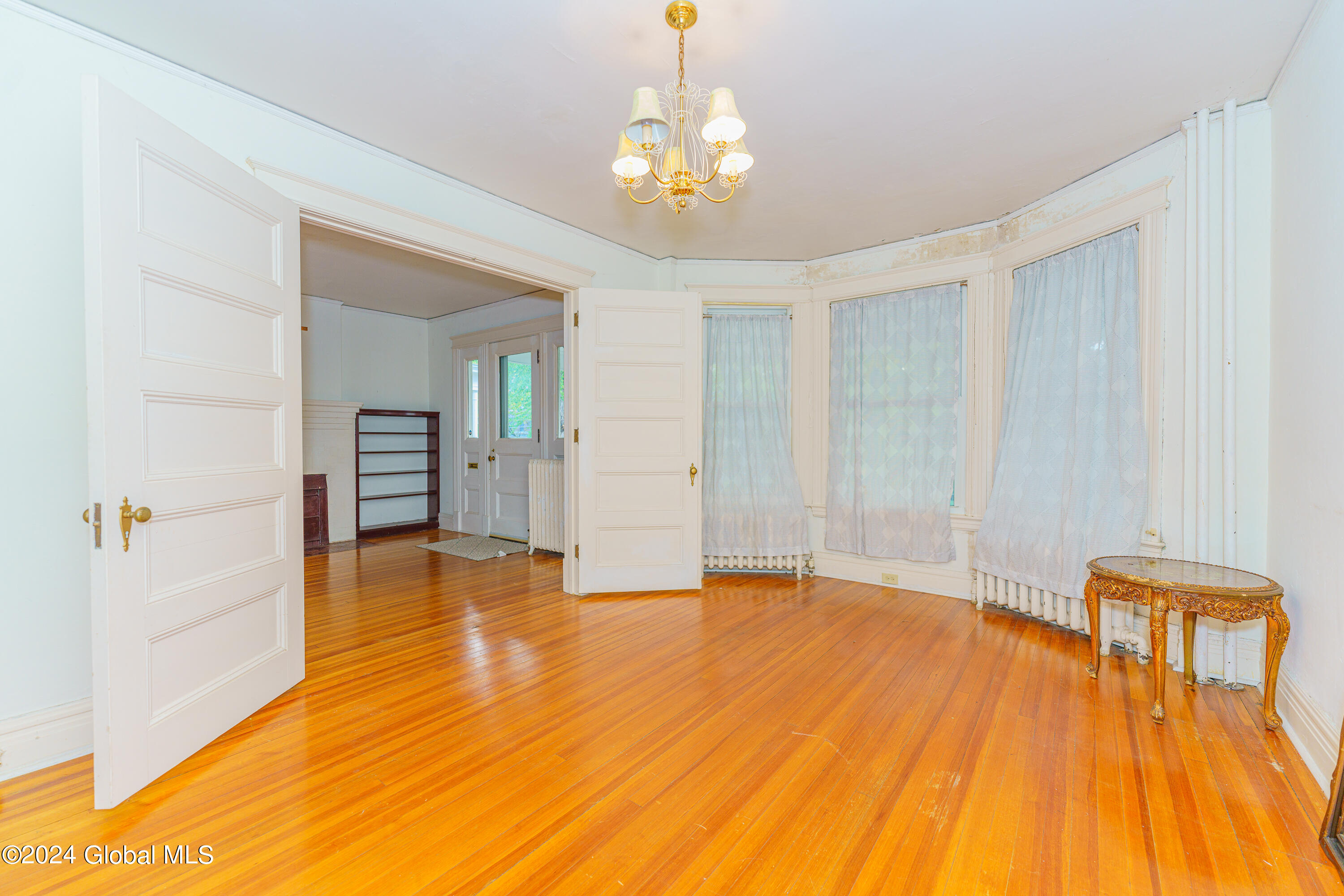 23 North Main Avenue Albany, NY 12203 - Photo 7 of 40 2 Livingroom 1