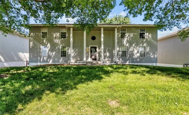 $549,000 | 207 Barr Road, Grain Valley, MO 64029