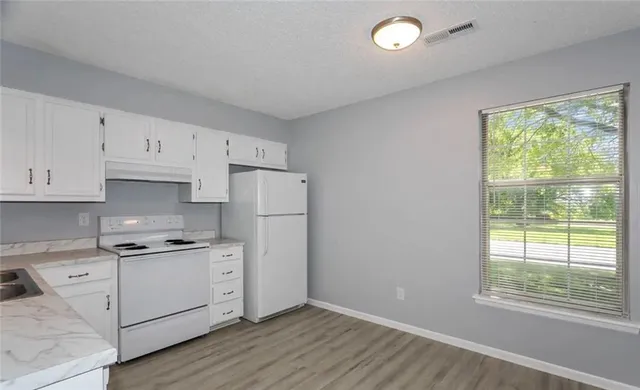 $549,000 | 207 Barr Road, Grain Valley, MO 64029