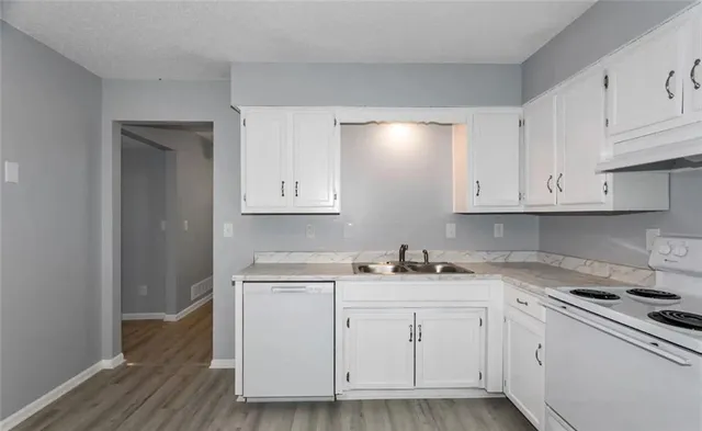 $549,000 | 207 Barr Road, Grain Valley, MO 64029