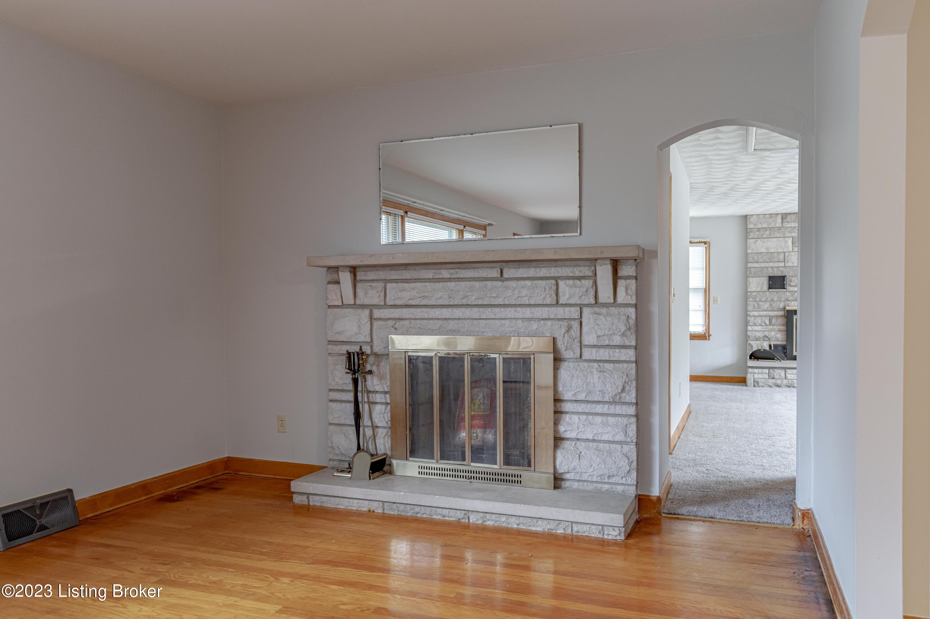 5801 Maryman Road Louisville, KY 40258 - Photo 6 of 71 DSC03868