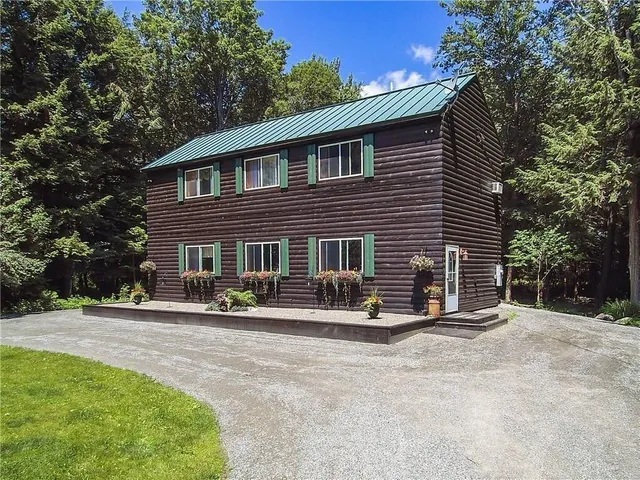 $799,900 | 37 Loon Drive, Newport, ME 04953