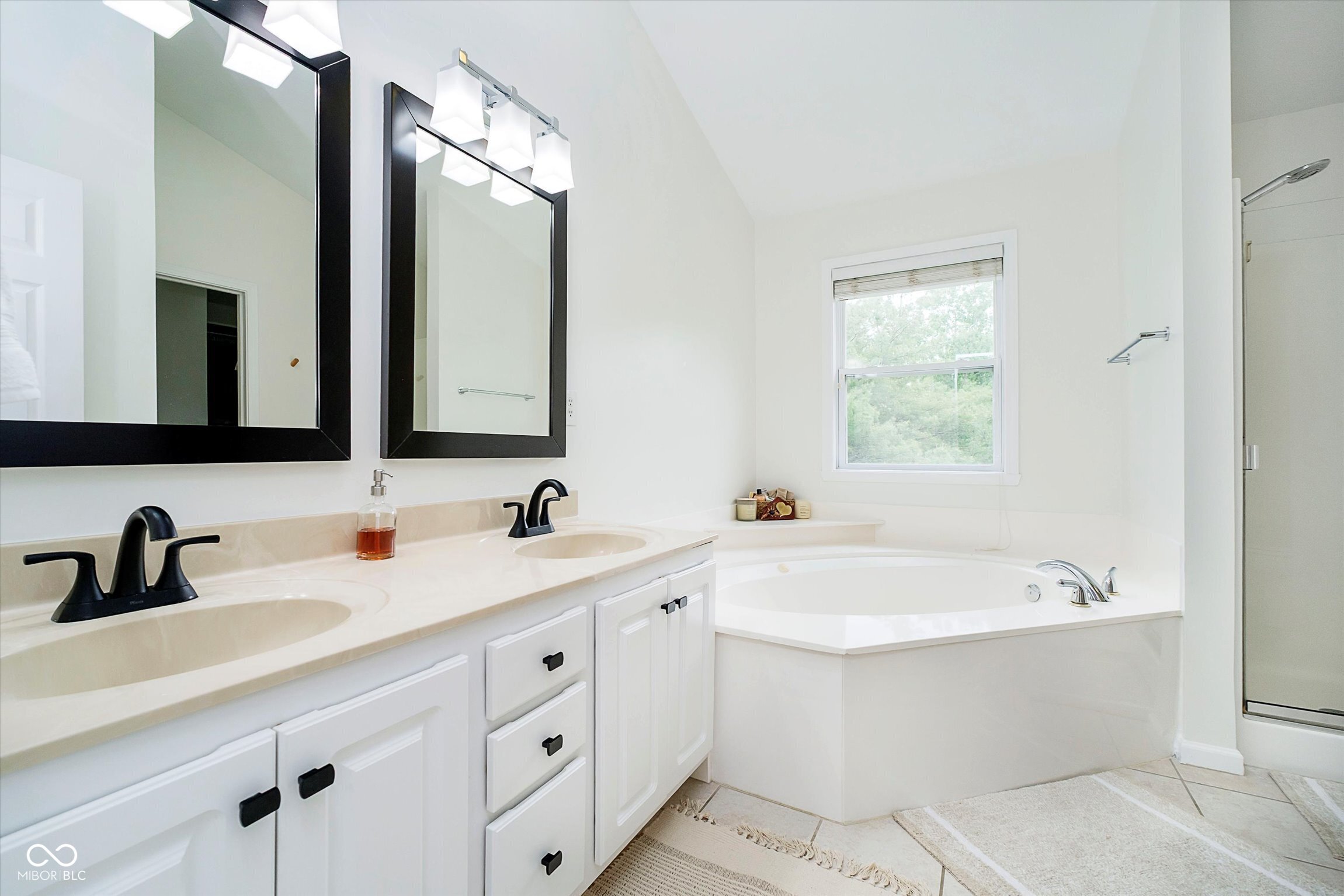 11141 Saybrook Court Fishers, IN 46037 - Photo 18 of 38