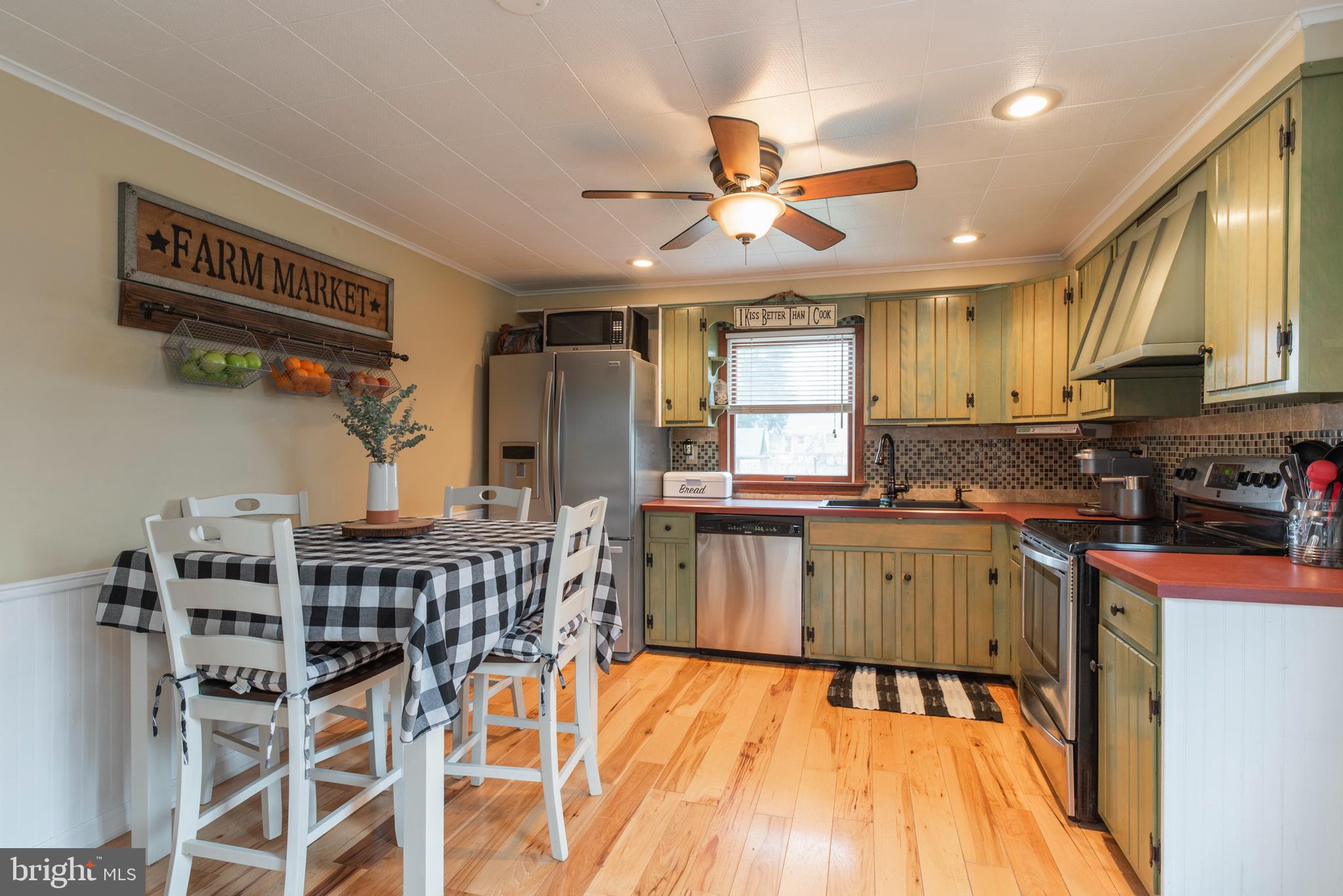 1239 Clyde Road Warminster, PA 18974 - Photo 11 of 32