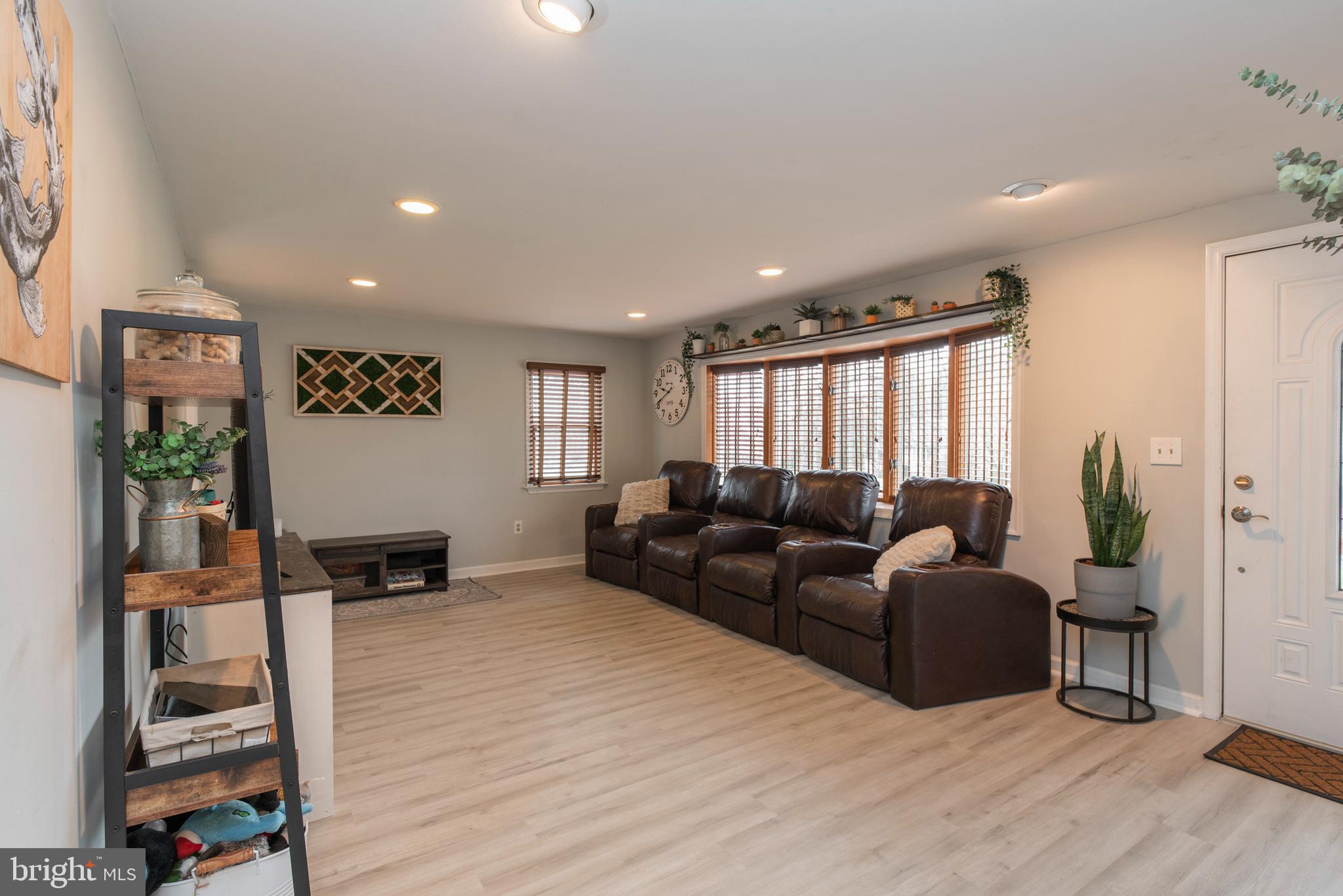 1239 Clyde Road Warminster, PA 18974 - Photo 4 of 32