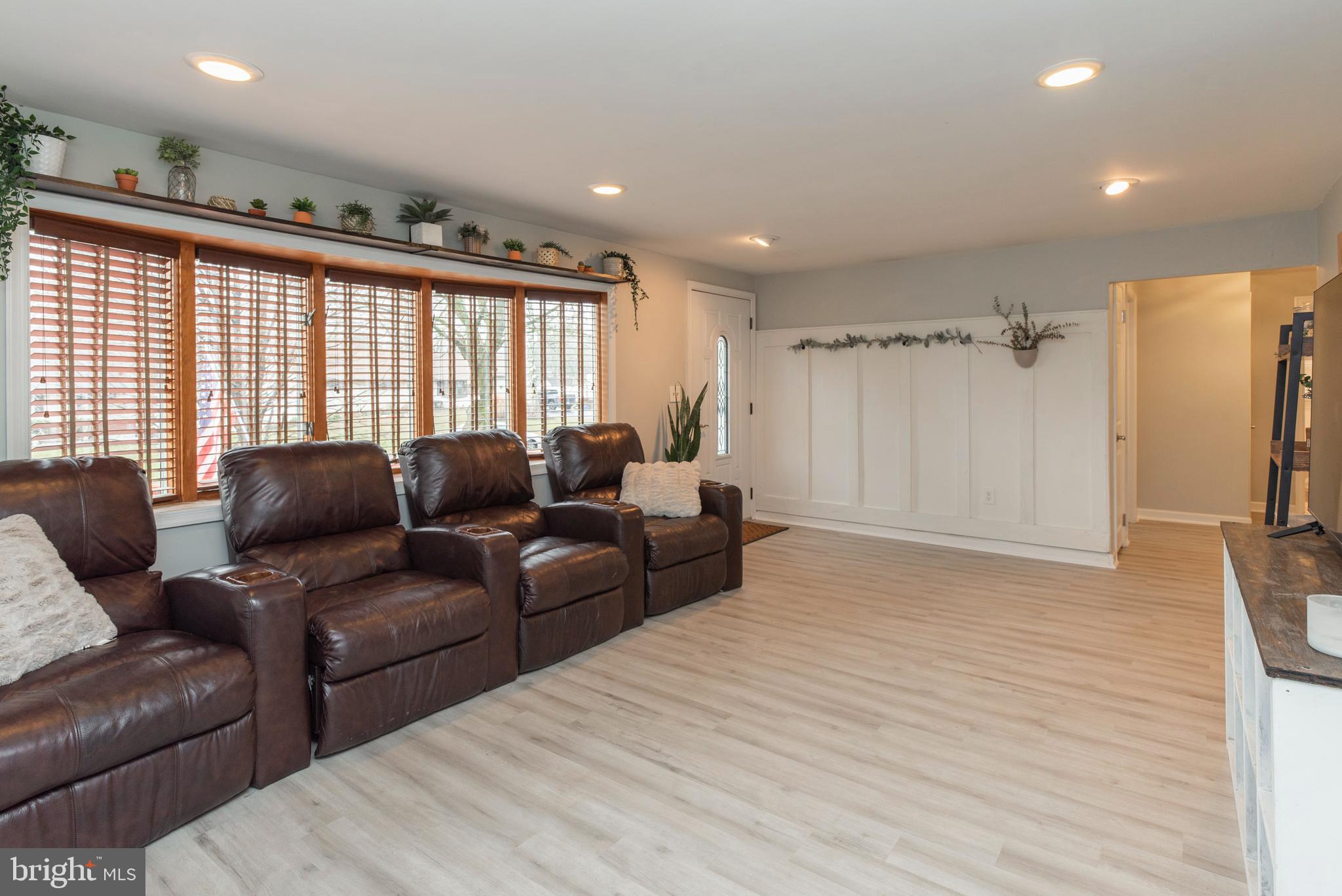 1239 Clyde Road Warminster, PA 18974 - Photo 5 of 32
