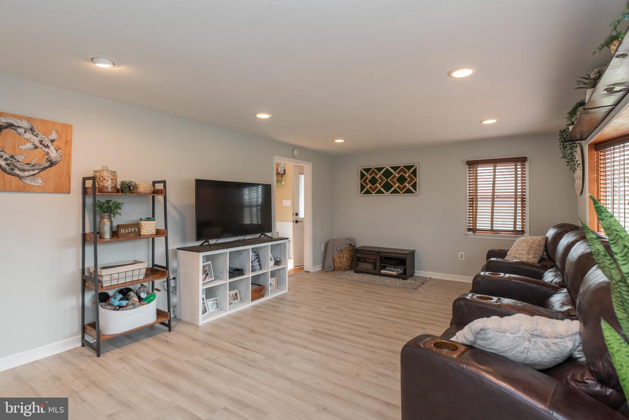 1239 Clyde Road Warminster, PA 18974 - Photo 6 of 32