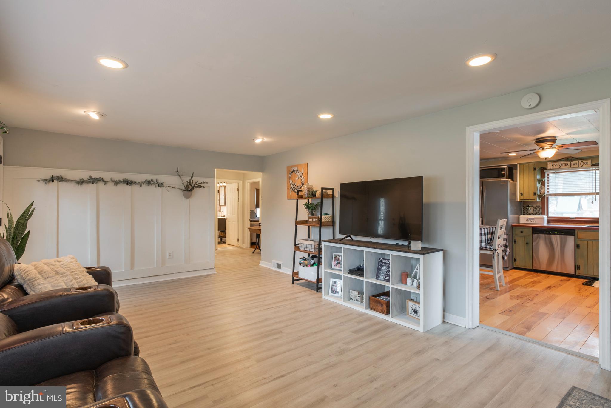 1239 Clyde Road Warminster, PA 18974 - Photo 8 of 32