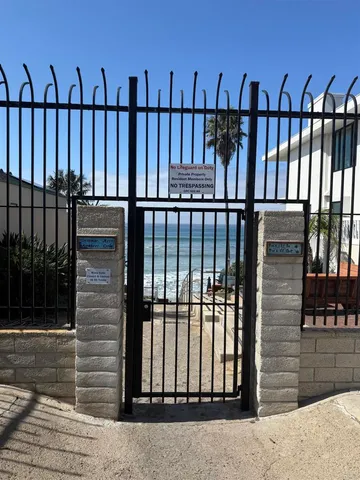 a view of entryway and hall